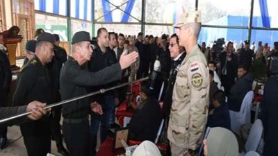 وزير الدفاع يتفقد الكلية الحربية ويلتقى الطلبة المستجدين وأسرهم