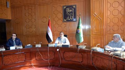 محافظ الإسماعيلية يناقش مقترحات الخطة الاستثمارية للعام المالي القادم
