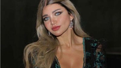 بالأحمر الناري.. ياسمين الخطيب بإطلالة جريئة تشعل 