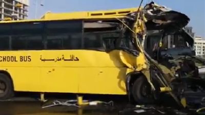 بالصور.. مصرع طفل وإصابة 3 آخرين في حادث تصادم أتوبيس بالسويس