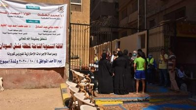 قافلة جامعة القاهرة تواصل تقديم خدماتها لمنطقة عشش السودان