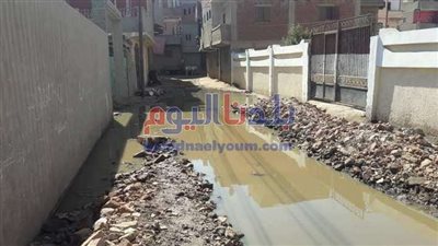 مياه الصرف الصحى تحاصر مدرسة ادشاى الأبتدائية بالغربية (صور)