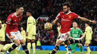 أرسنال يستدرج مانشستر يونايتد لتعزيز الصدارة بالدوري الإنجليزي