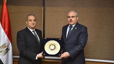 جامعة قناة السويس تخصص مقرين لهيئة الدواء لتقديم خدماتها بالجامعة وللمجتمع