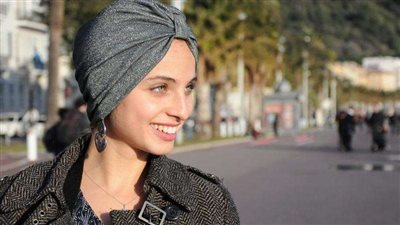 مطربة شهيرة تُقرر خلع الحجاب وتؤكد 