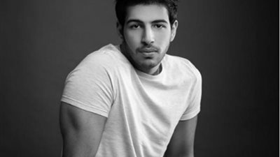 حفيد محمود ياسين يكشف حقيقة وفاة جده بفيروس كورونا