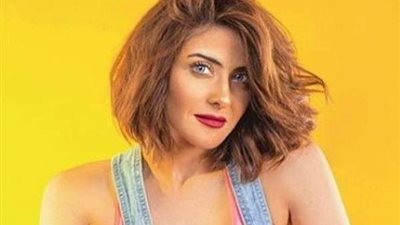 بإطلالة جذابة.. هيدي كرم تبهر جمهورها (صور)