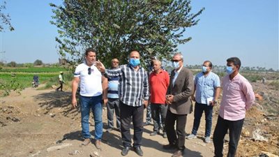 محافظ القليوبية يتفقد تطوير ورصف طريق 