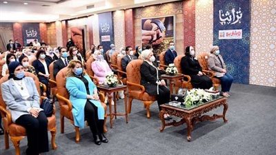 بالفيديو.. انتصار السيسى تزور معرض تراثنا.. وتشكر الأيدي المصرية