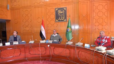 محافظ الإسماعيلية يناقش مقترحات مديرية الطرق والنقل خلال الخطة الاسثمارية للعام الجارى