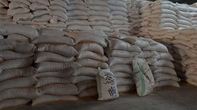 ضبط 240 طن مركزات أعلاف وخامات مجهوله المصدر بالشرقية