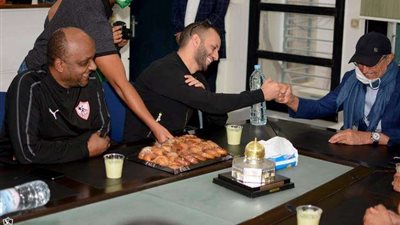 شاهد.. الرجاء المغربي يُكرم بعثة الزمالك