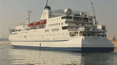 قناة السويس تشهد عبور  أكبر مكتبة عائمة في العالم  