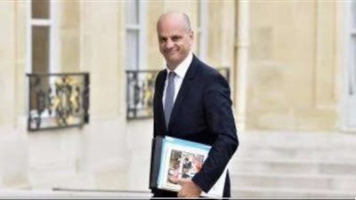 بعد قطع رأس مدرس في باريس.. أول تعليق من وزير التعليم الفرنسي