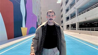 عامل قلق  في جروبات البنات..  صور تكشف  أناقة باسل الخياط