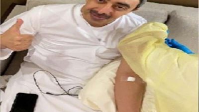 وزير خارجية الإمارات يعلن تلقيه لقاح كورونا (فيديو)