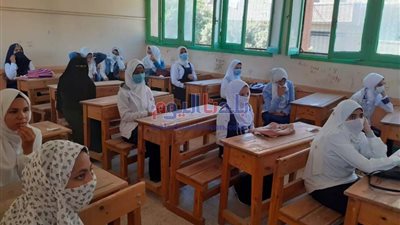 بتطبيق الإجراءات الاحترازية بـ بني سويف.. انتظام العملية التعليمية في 640 مدرسة