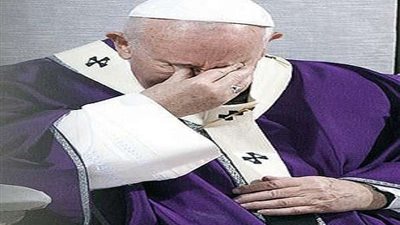 فيروس كورونا يخترق مقر إقامة 