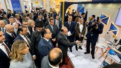 رئيس الوزراء يتفقد جناح هيئة الرقابة المالية بمعرض القاهرة الدولي للكتاب