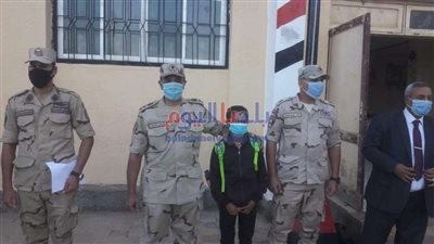 مدرستى عمار بن ياسر وعزبة المنشاوى تكرمان أبناء الشهداء بالتربية.. صور