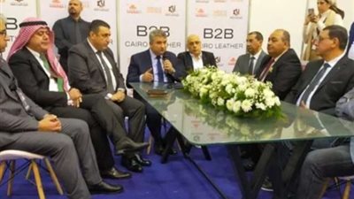 رئيس هيئة التنمية الصناعية يفتتح معرض القاهرة الدولي للجلود بمشاركة 75 شركة