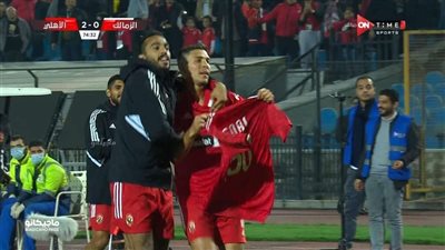 محمد شريف يحصل على جائزة جديدة مع الأهلي