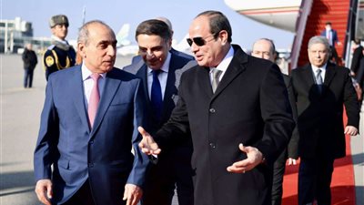 مراسم استقبال رسمية لـ السيسي بالقصر الرئاسي في باكو.. فيديو