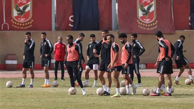 بالفيديو.. الأهلي يجري مرانه الأخير على ملعب التتش قبل السفر للمغرب