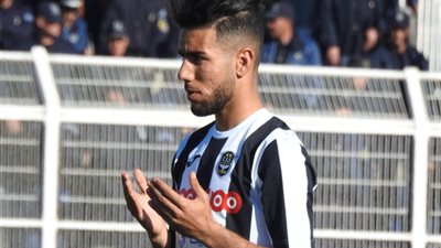 النهار الجزائرية... رسمياً أحمد القندوسي يمضي للأهلي ويلتحق ببعثة المارد الأحمر في المغرب