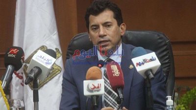 وزير الشباب يناقش الفنانين آليات دعم البطل الرياضي في الدراما الفنية