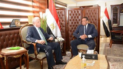 وزير التنمية المحلية يتابع تنفيذ المشروعات الخدمية والتنموية