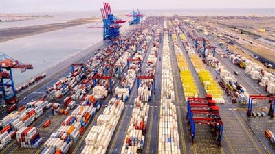 الأرصفة الجديدة لشرق بورسعيد تشهد نشاطا ملحوظا في حركة السفن