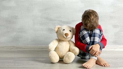 أسباب العدوى النفسية لدى الأطفال وطرق العلاج (فيديو)