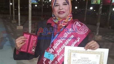 حدائق خضراء وزهور.. حكاية مديرة حولت مدرسة حكومية إلى نموذجية (صور)