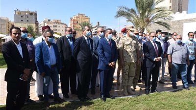 محافظ مطروح وقائد المنطقة الغربية العسكرية يفتتحان عدد من المشروعات