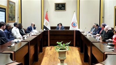 وزير الصحة يبحث تعزيز قدرات مصر في مجال إنتاج اللقاحات والأمصال
