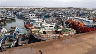 لسوء الأحوال الجوية .. إغلاق بوغاز وميناء الصيد ببحيرة البرلس