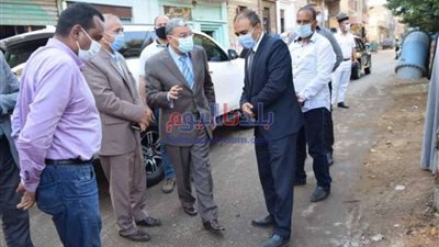 محافظ المنيا يتفقد أعمال رصف طرق قرية بني أحمد الغربية