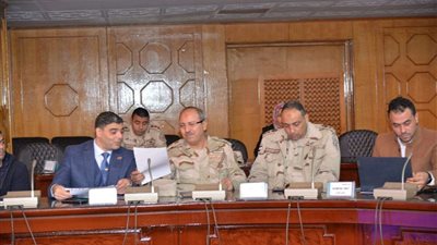 نائب محافظ الإسماعيلية يناقش  الموقف التنفيذي لمشروعات المبادرة الرئاسية 