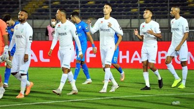 الكاف يفاجئ الرجاء المغربي قبل صدام الزمالك