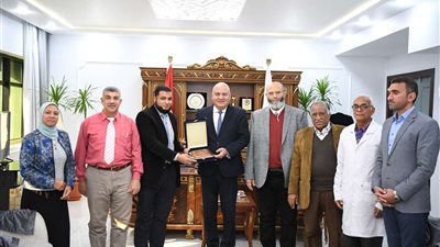 محافظ قنا يستقبل أعضاء قافلة الأزهر ويشيد بخدماتها الطبية المتكاملة