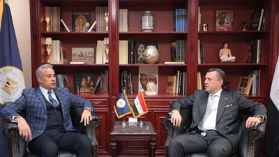 وزير السياحة يبحث عددًا من الملفات المشتركة مع وزير القوى العاملة