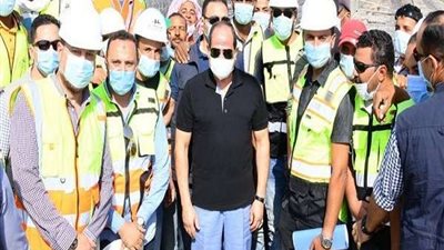 الرئيس السيسي يتفقد مواقع العمل بمشروعات تطوير الطرق بالقاهرة