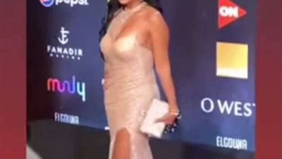 بإطلالة ذهبية.. رانيا يوسف تخطف الأنظار بمهرجان الجونة السينمائي