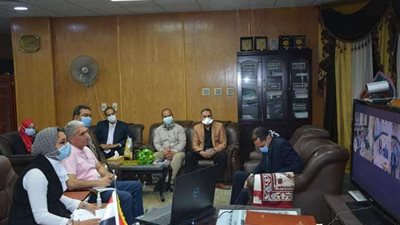 نائب محافظ الوادي الجديد تعقد اجتماعا للجنة أزمة فيروس كورونا بالمحافظة