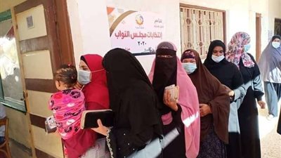 بالصور.. المرأة تشارك بكثافة في التصويت بانتخابات مجلس النواب