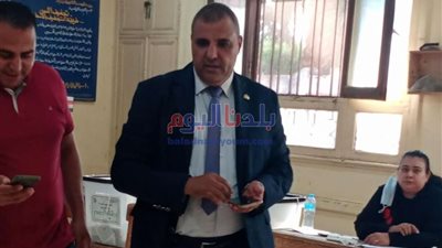نائب سمالوط يدلي بصوته في انتخابات النواب