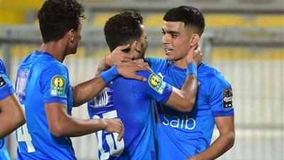 لاعبو الزمالك يحتفلون بعيد ميلاد طارق حامد قبل مواجهة الرجاء