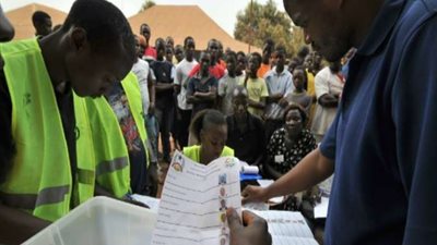 فوز رئيس غينيا في انتخابات الرئاسة بنسبة 59,9%