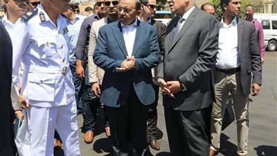 محافظ الجيزة ووزير التنمية المحلية يتفقدان سير العملية الانتخابية.. فيديو